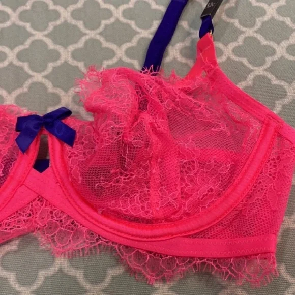 Victoria’s Secret Very Sexy Unlined Lace Demi 32C NWT - Picture 3 of 10